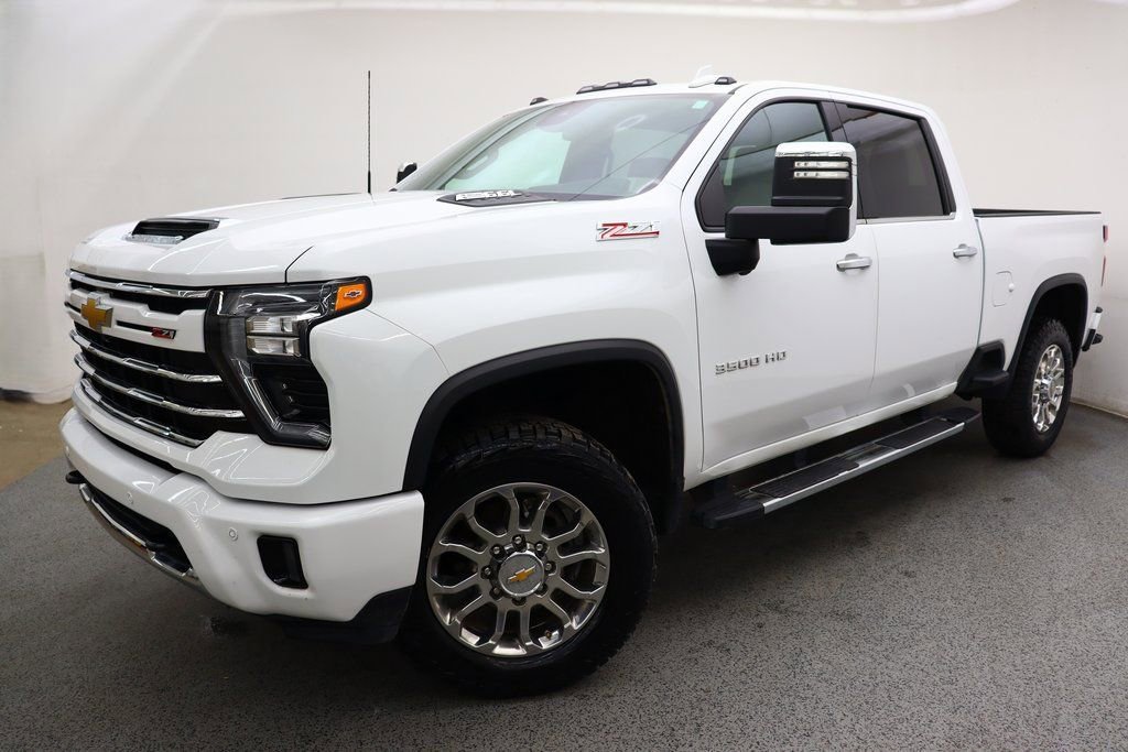 Used 2024 Chevrolet Silverado 3500 LTZ w/ LTZ Plus Package image 3