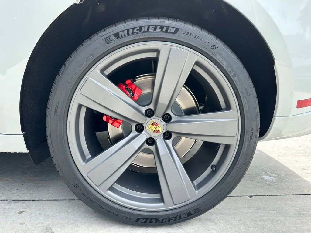 Used 2025 Porsche Macan GTS AWD/4WD image 40