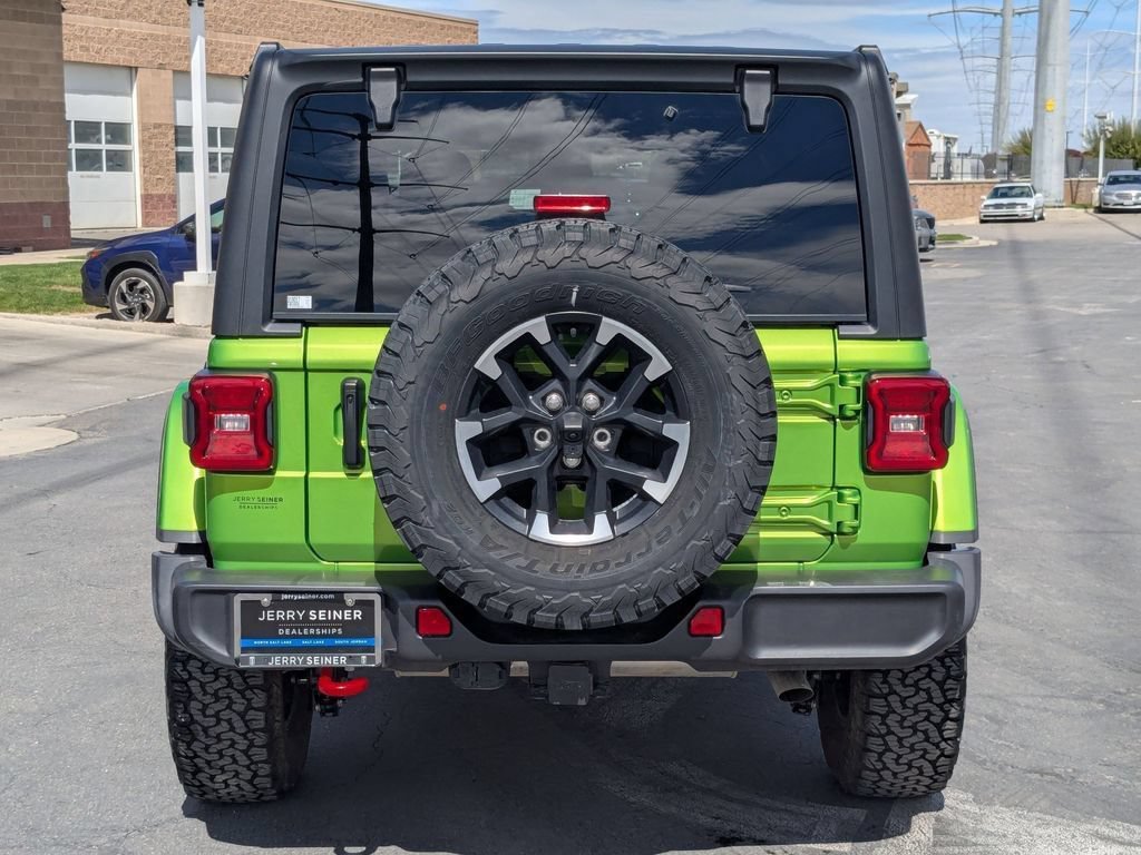 Used 2025 Jeep Wrangler Unlimited Rubicon w/ Convenience Group AWD/4WD image 5