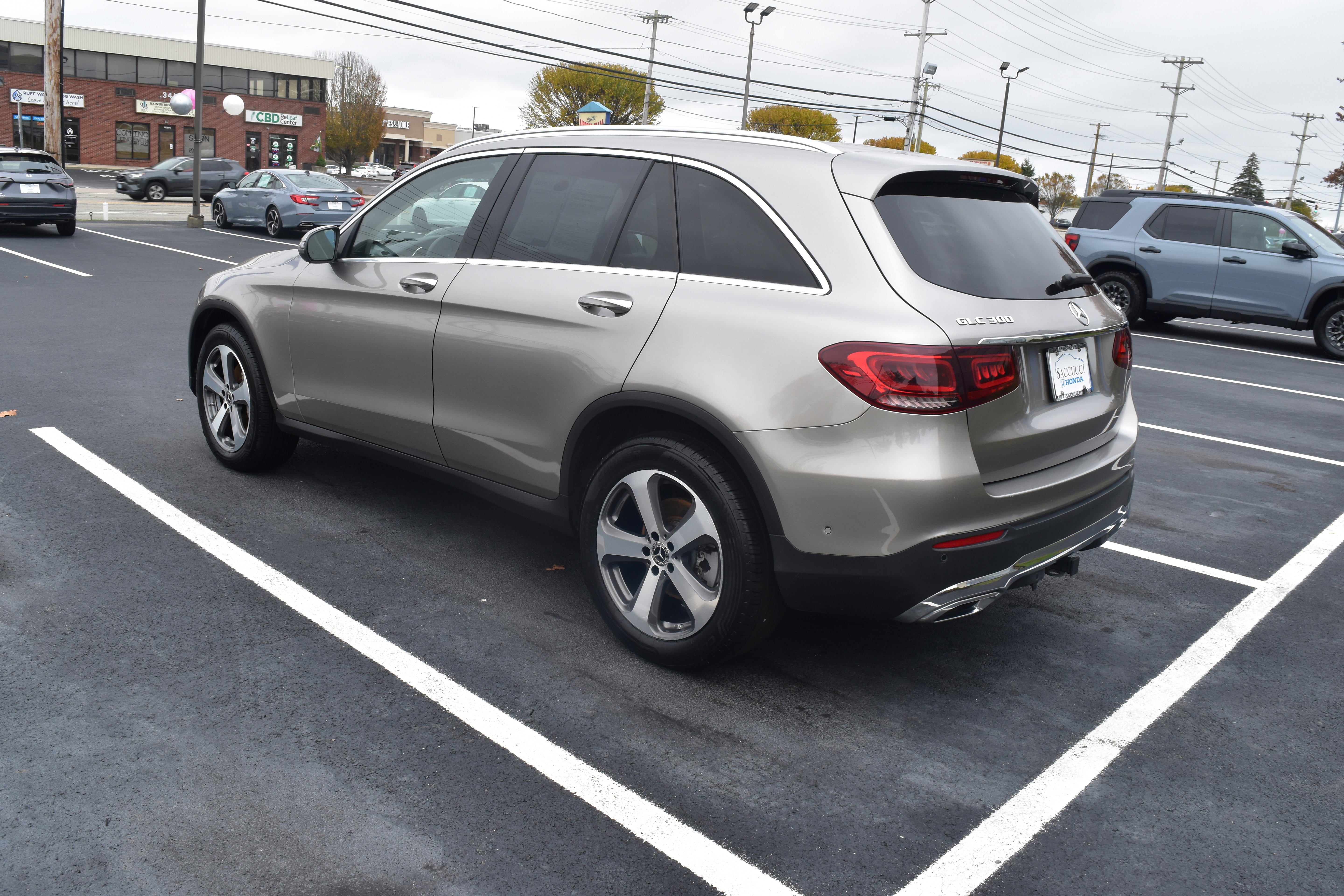 Used 2021 Mercedes-Benz GLC 300 4MATIC image 4