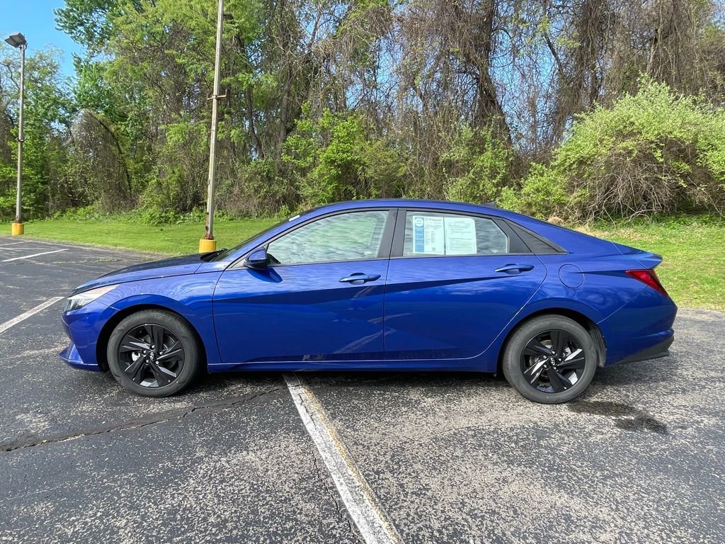 Used 2022 Hyundai Elantra SEL w/ Convenience Package FWD image 6