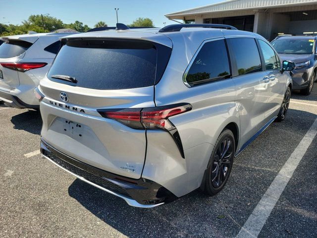 Used 2024 Toyota Sienna XSE FWD image 4