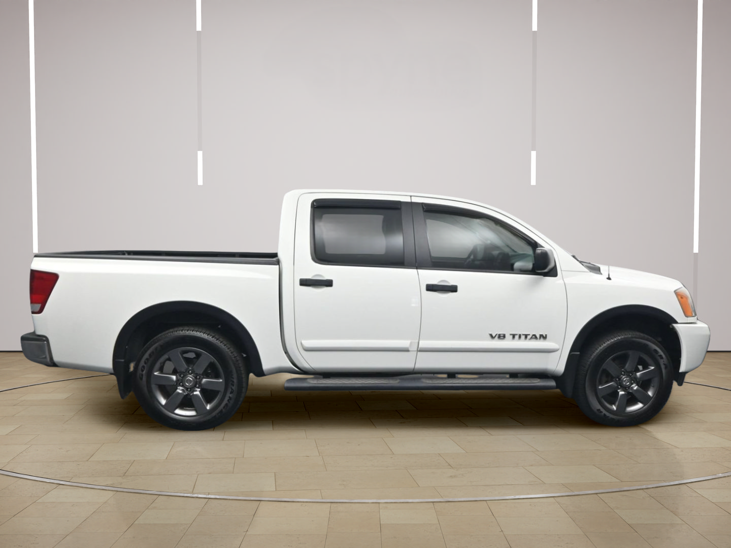 Used 2015 Nissan Titan SV w/ SV Value Truck Package RWD image 8