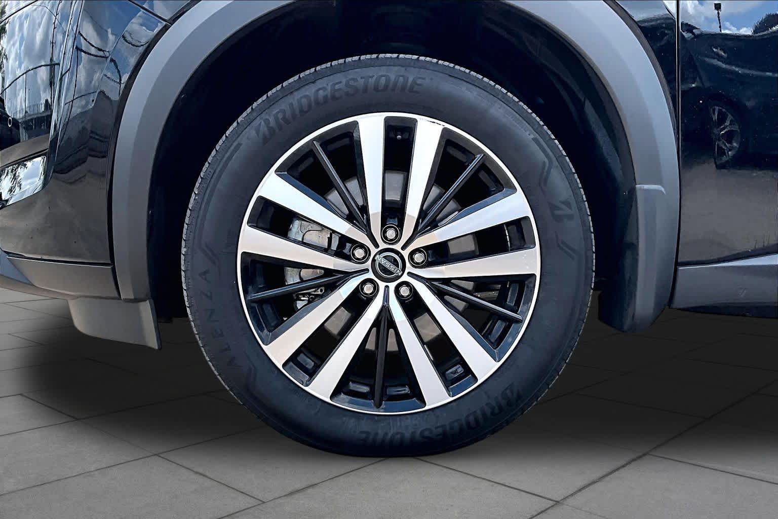 Used 2025 Nissan Pathfinder Platinum w/ Cargo Package FWD image 11