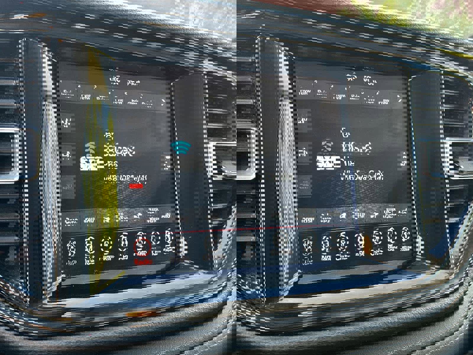 Used 2021 Dodge Durango SXT w/ 3rd Row Seating Group image 16