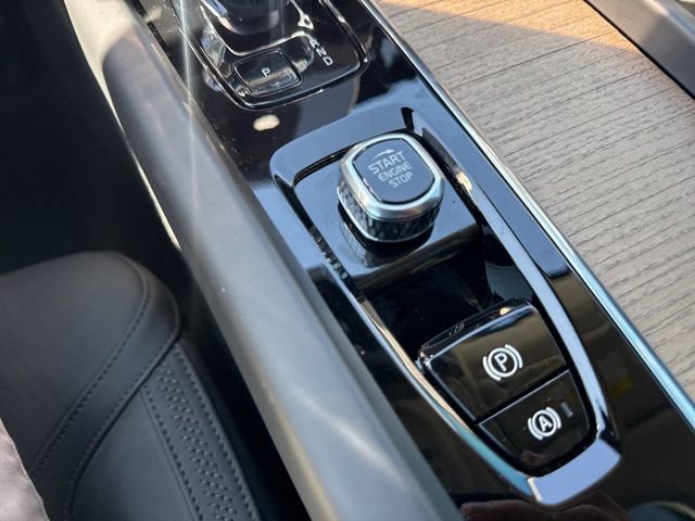 New 2026 Volvo XC60 B5 Plus w/ Climate Package image 28