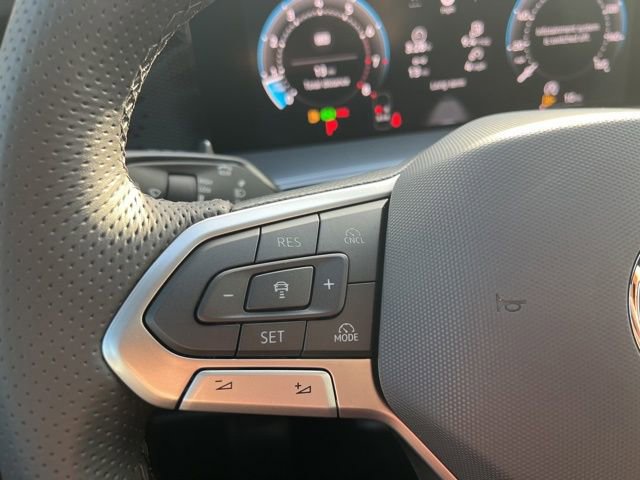 New 2026 Volkswagen Tiguan SE R-Line image 9