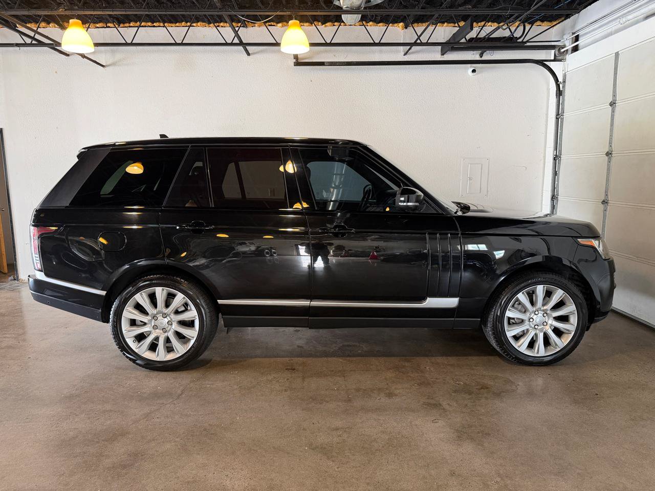 Used 2016 Land Rover Range Rover Supercharged AWD/4WD image 5