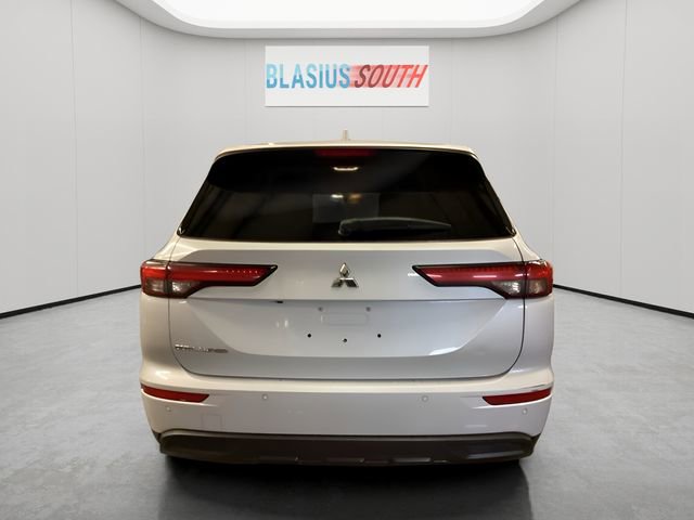 Used 2022 Mitsubishi Outlander ES image 4