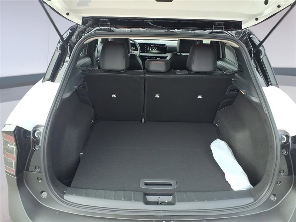 New 2026 Nissan Kicks SR FWD image 9