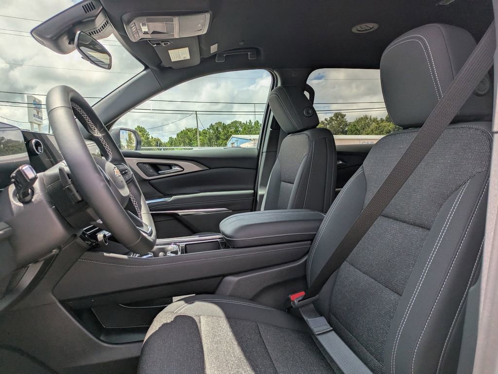 New 2025 Chevrolet Traverse LT image 15