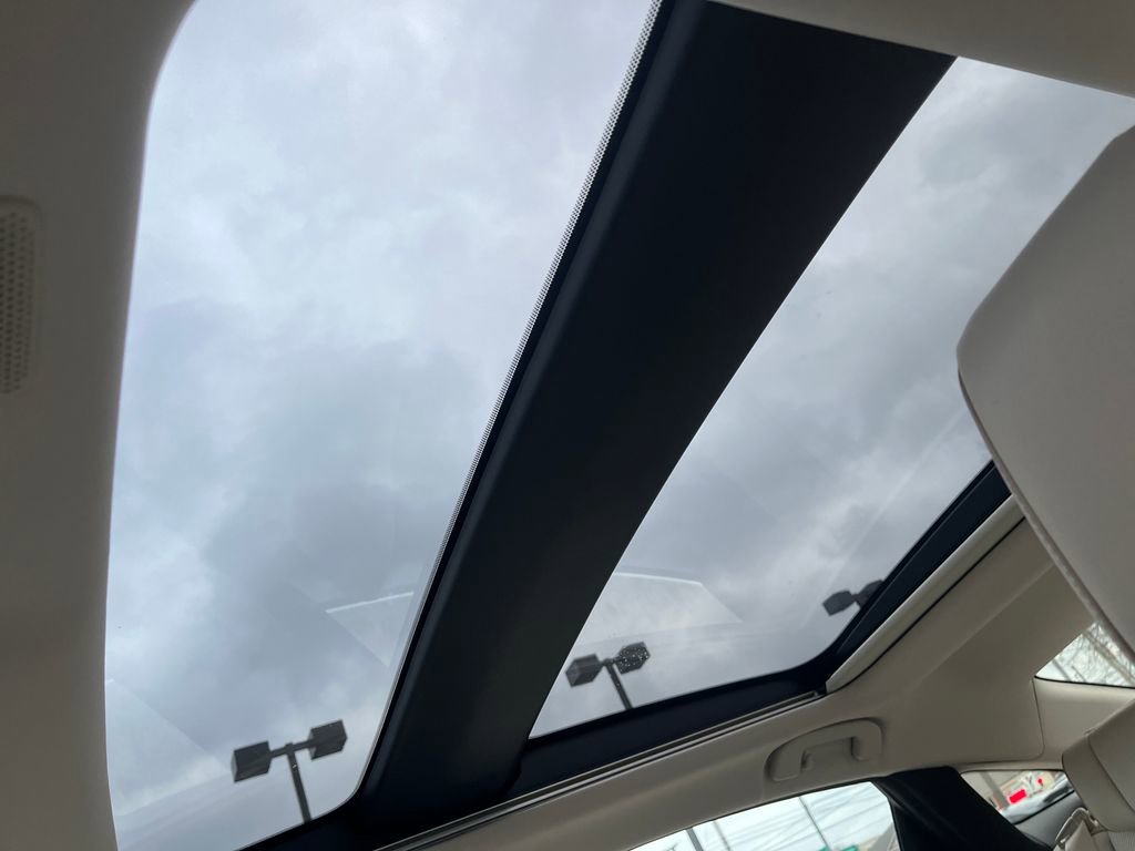 Used 2025 Toyota Crown Limited image 21