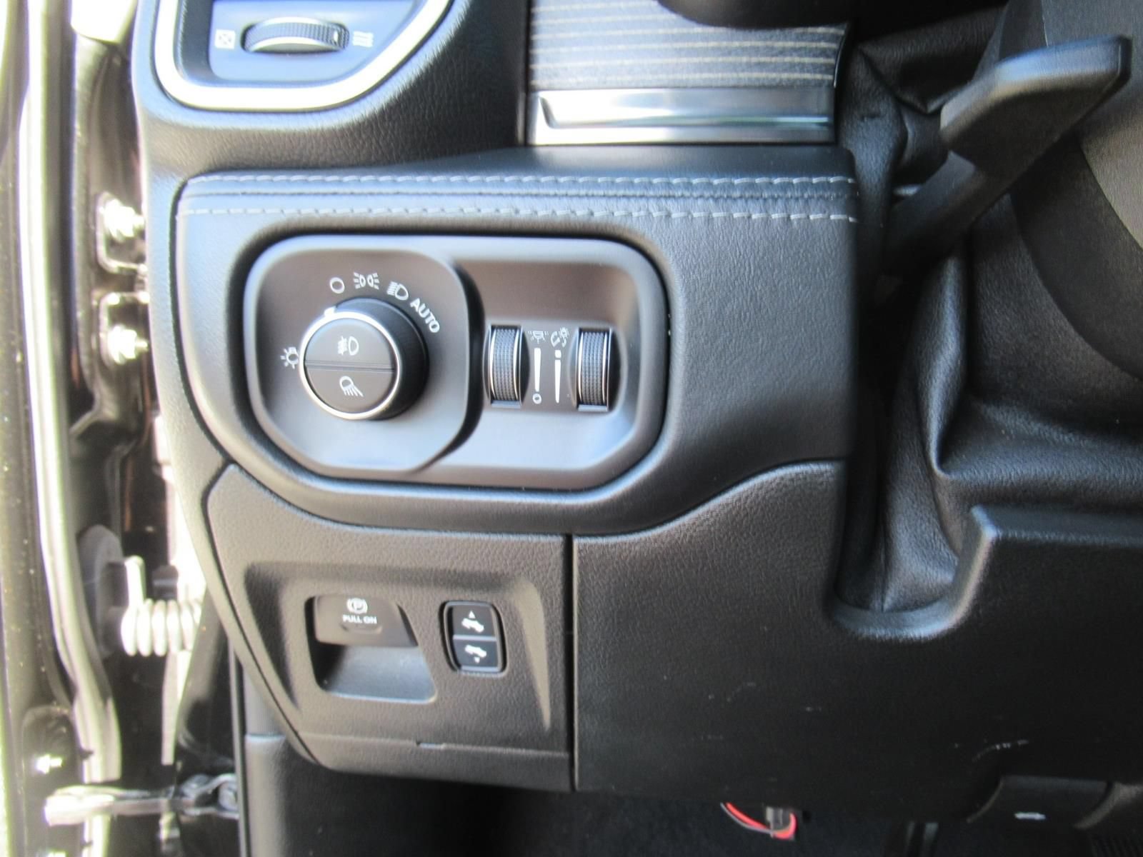 Used 2019 RAM 1500 Limited RWD image 21