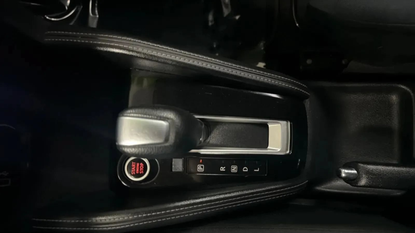 Used 2019 Nissan Kicks SV FWD image 12