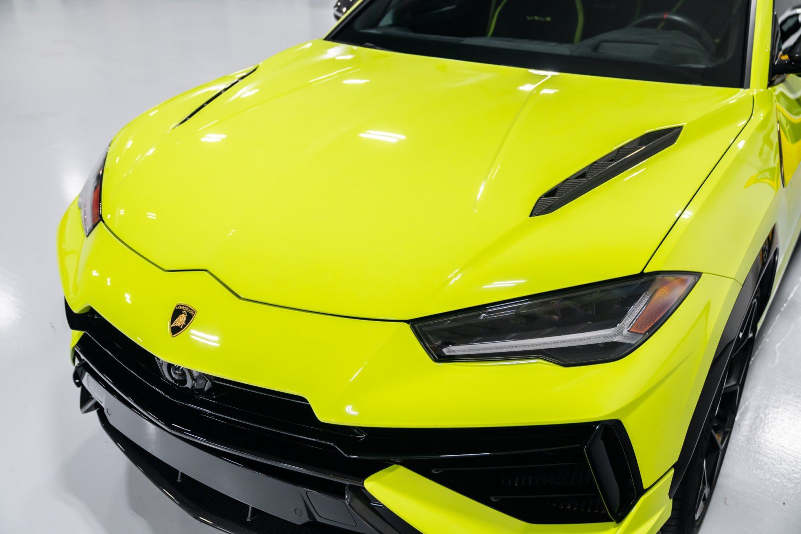 Used 2024 Lamborghini Urus Performante AWD/4WD image 35