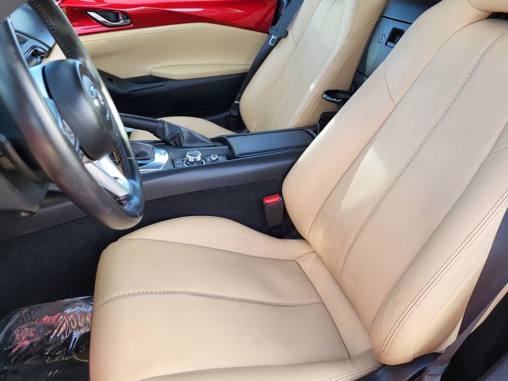 Used 2017 MAZDA MX-5 Miata RF Grand Touring image 3