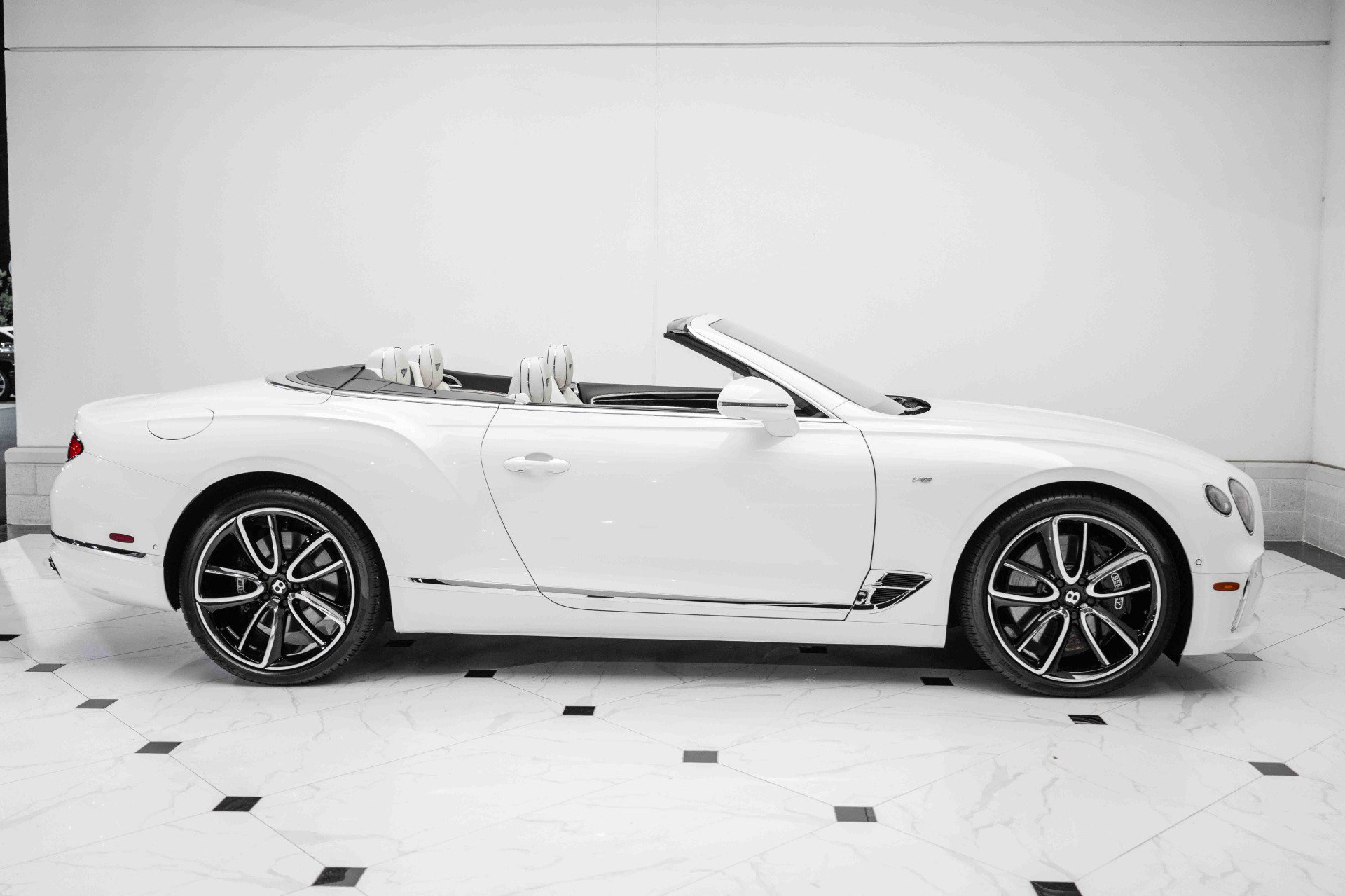 Used 2022 Bentley Continental GT image 5