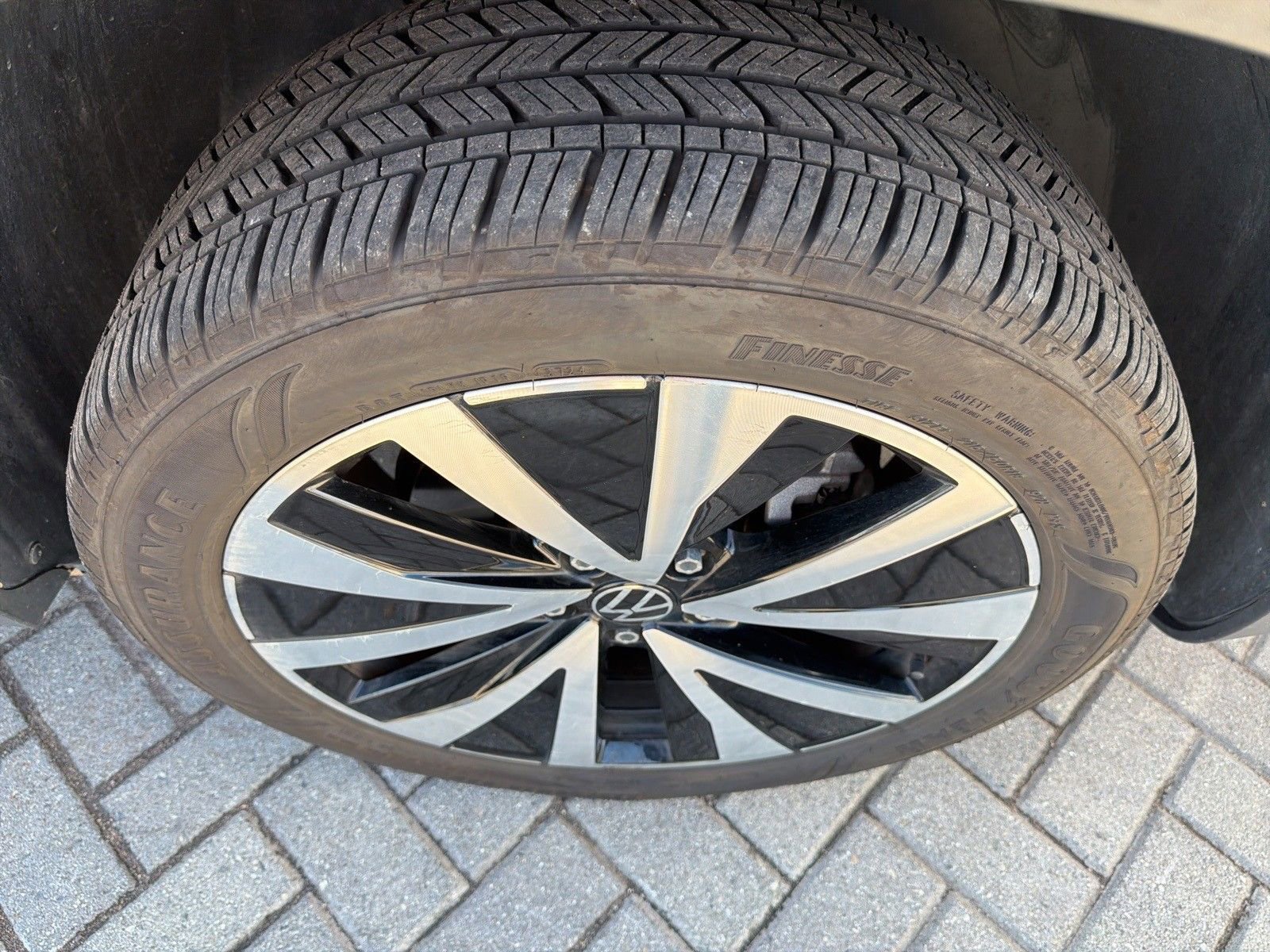 Used 2022 Volkswagen Taos SE image 4