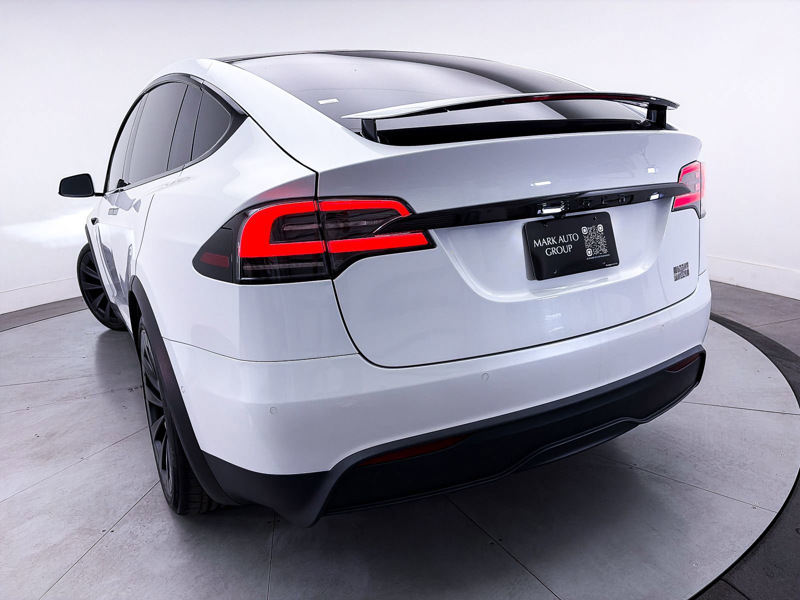 Used 2022 Tesla Model X Plaid image 8
