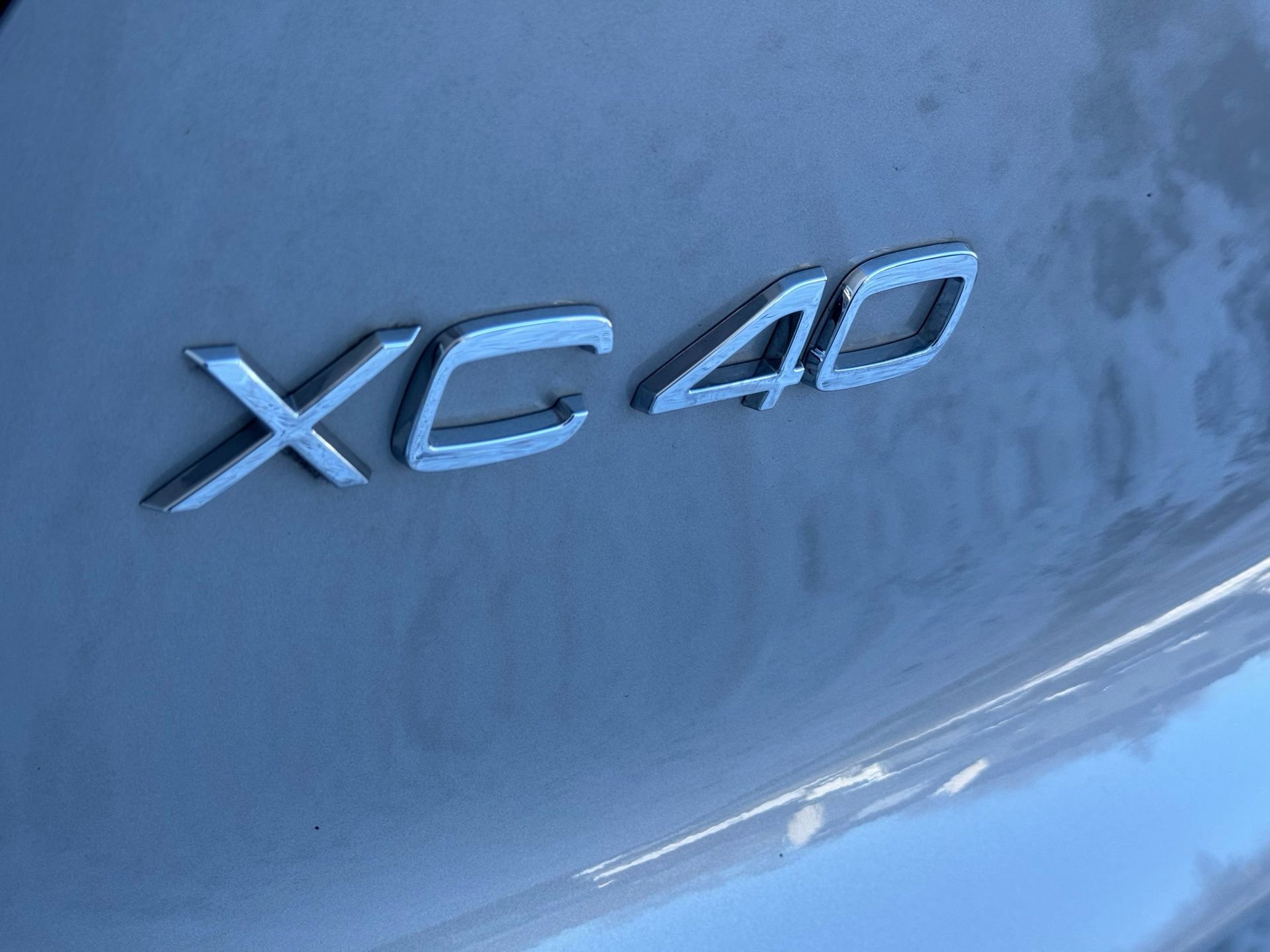 Used 2024 Volvo XC40 B5 Plus image 14