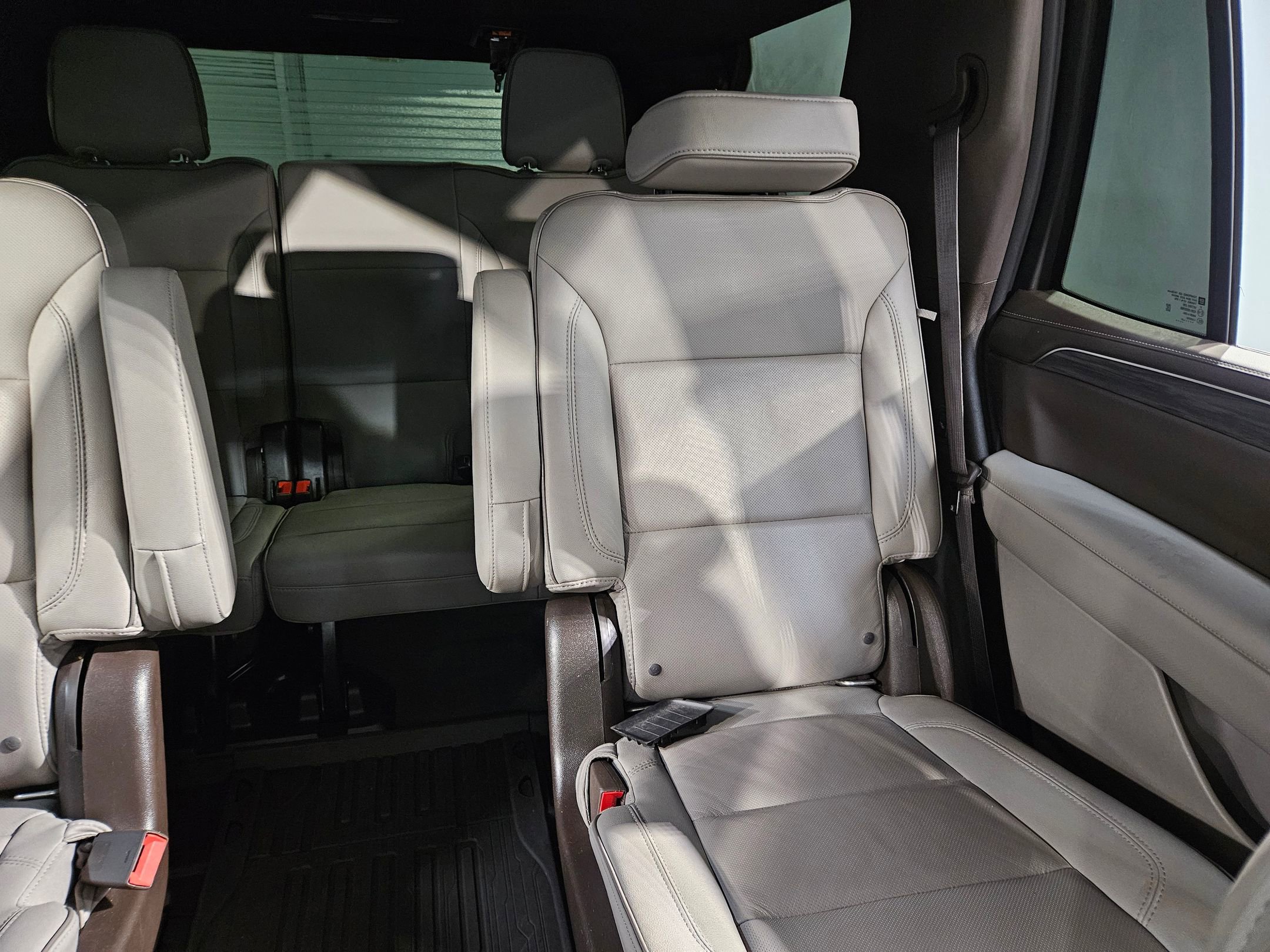 Used 2021 GMC Yukon SLT w/ SLT Luxury Package image 14