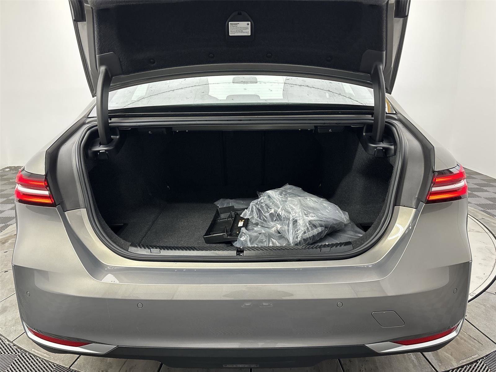 Certified 2024 BMW i5 eDrive40i w/ Premium Package RWD image 21