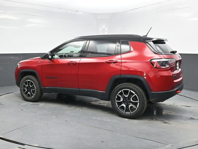 Used 2025 Jeep Compass Trailhawk AWD/4WD image 4