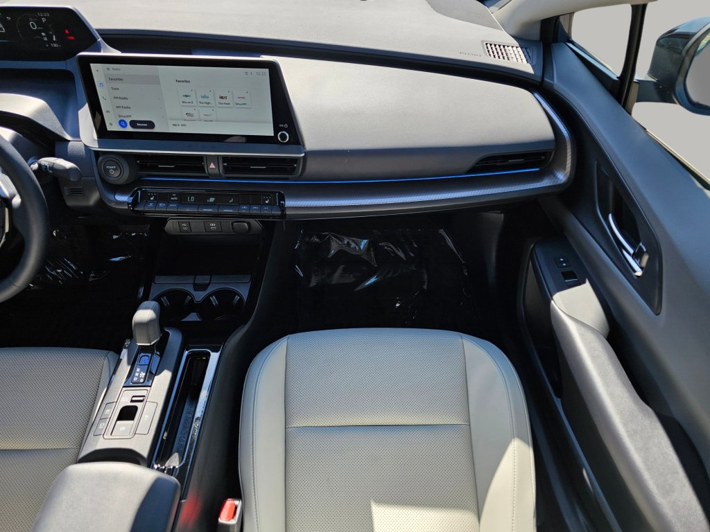 Used 2025 Toyota Prius XLE image 4