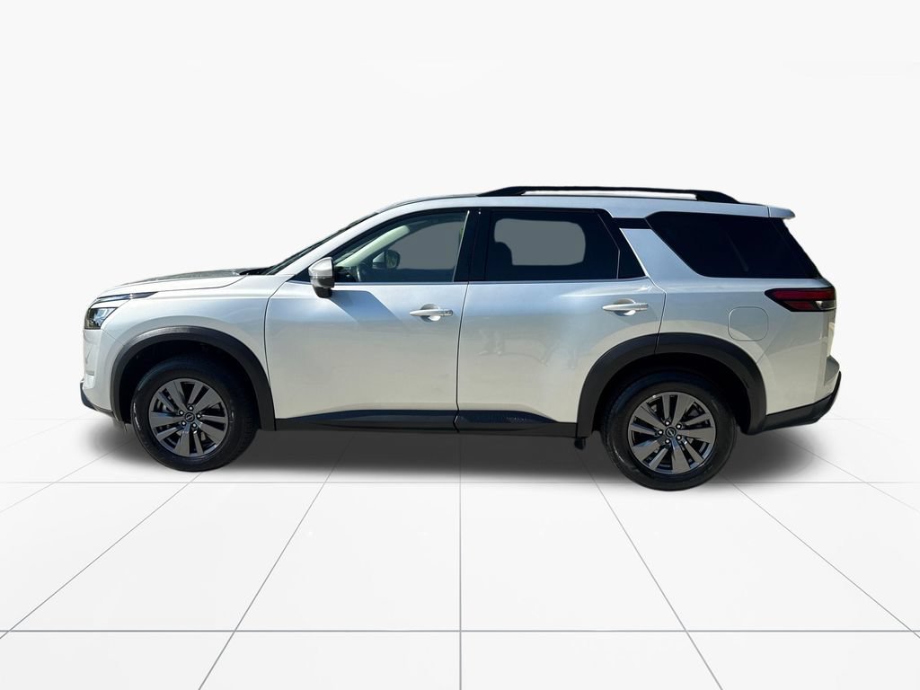 Used 2025 Nissan Pathfinder SV FWD image 4