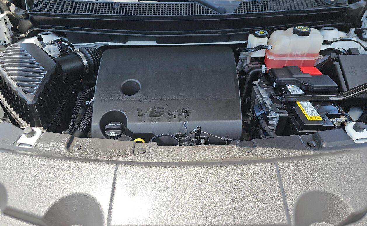 Used 2023 Chevrolet Traverse LT FWD image 9