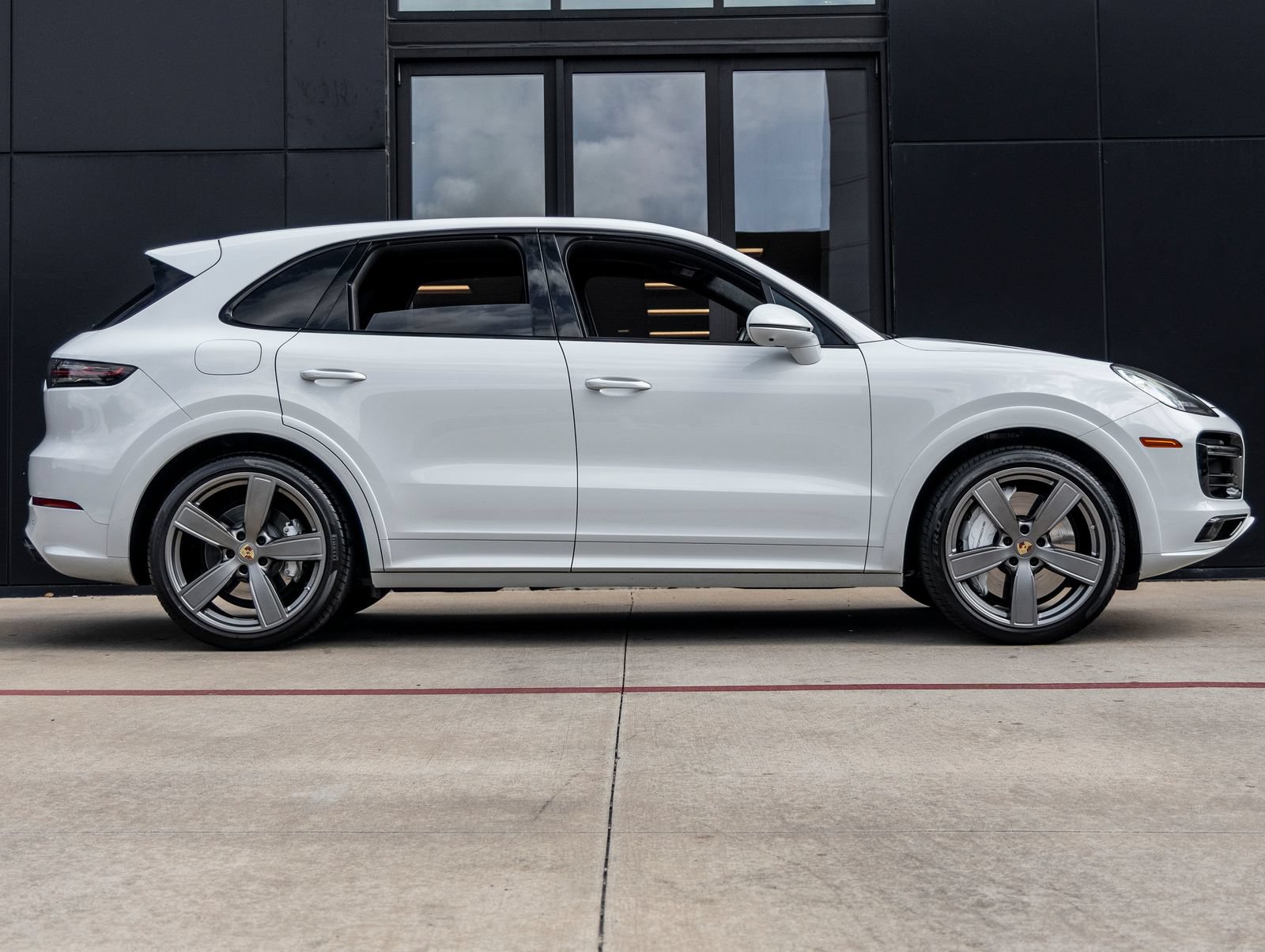 Certified 2023 Porsche Cayenne Turbo AWD/4WD image 12