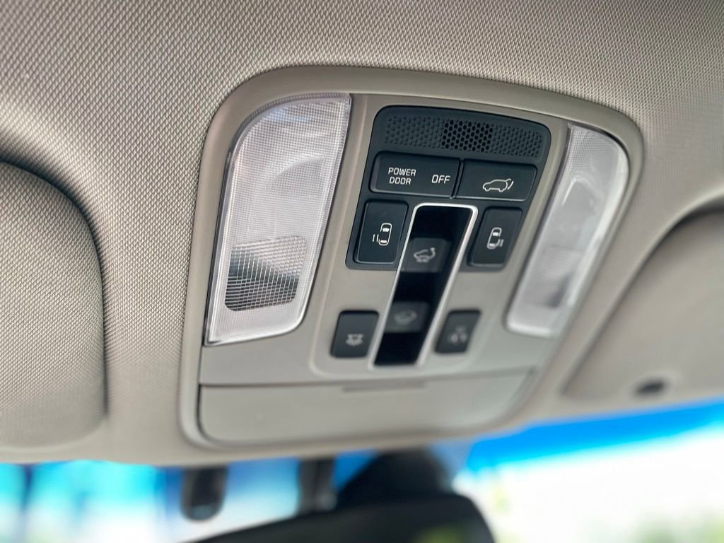 Used 2016 Kia Sedona SX Limited FWD image 16