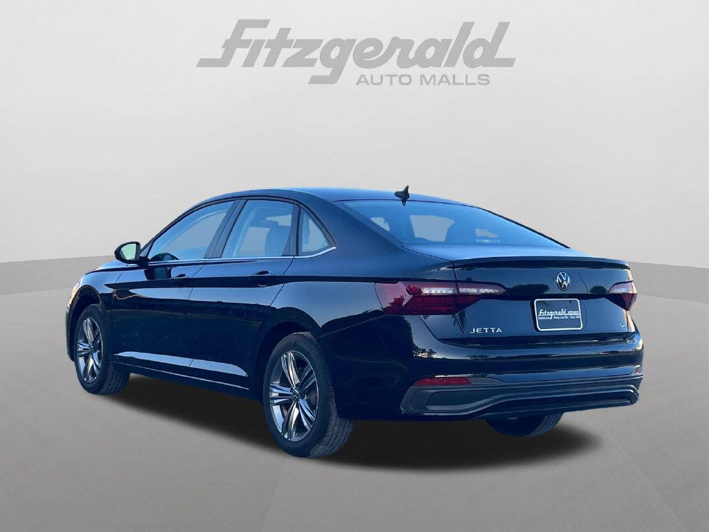 Used 2024 Volkswagen Jetta SE FWD image 9