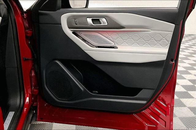 Used 2025 Ford Explorer Platinum w/ Ultimate Package image 19