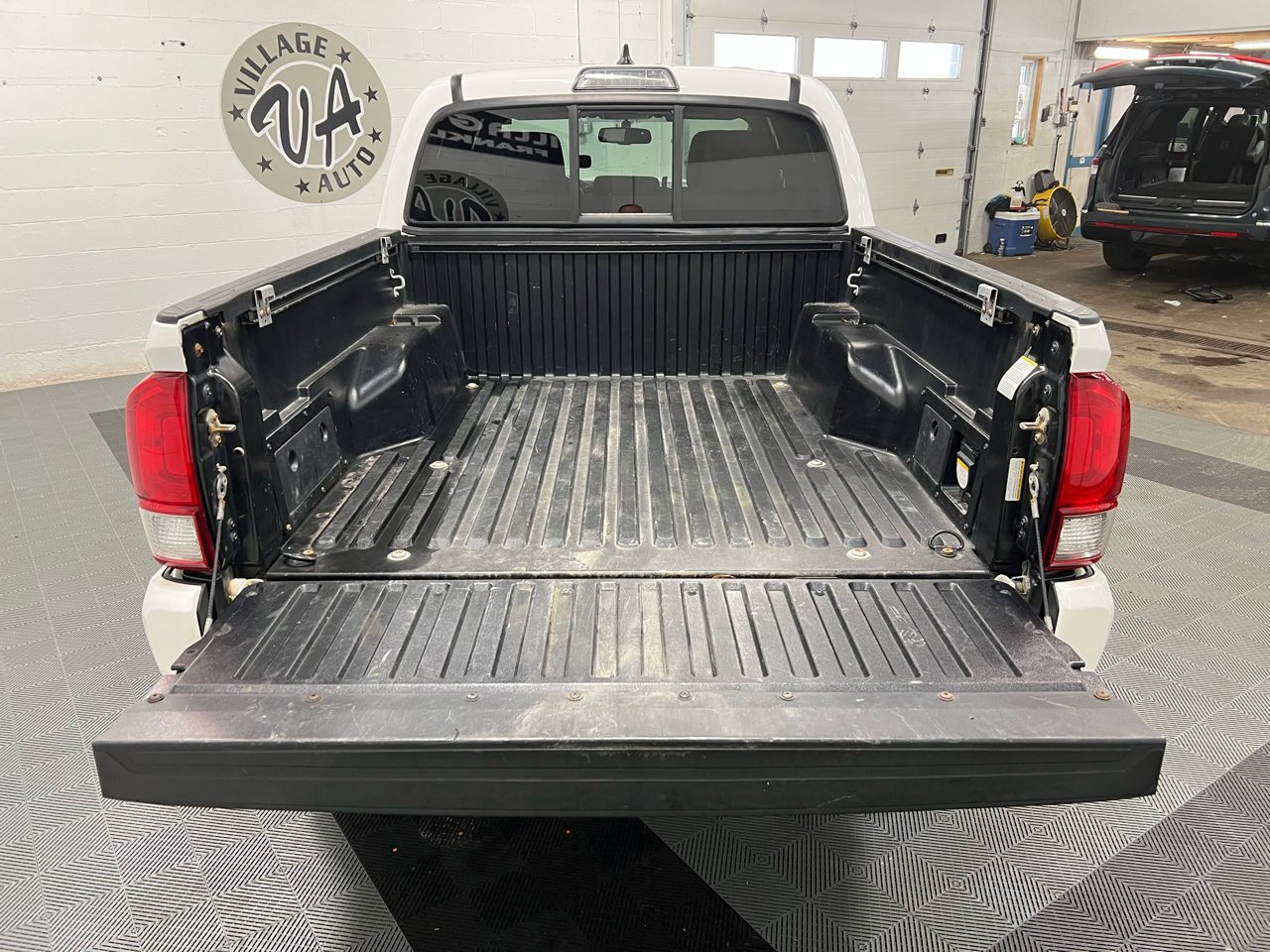 Used 2016 Toyota Tacoma TRD Off-Road image 5