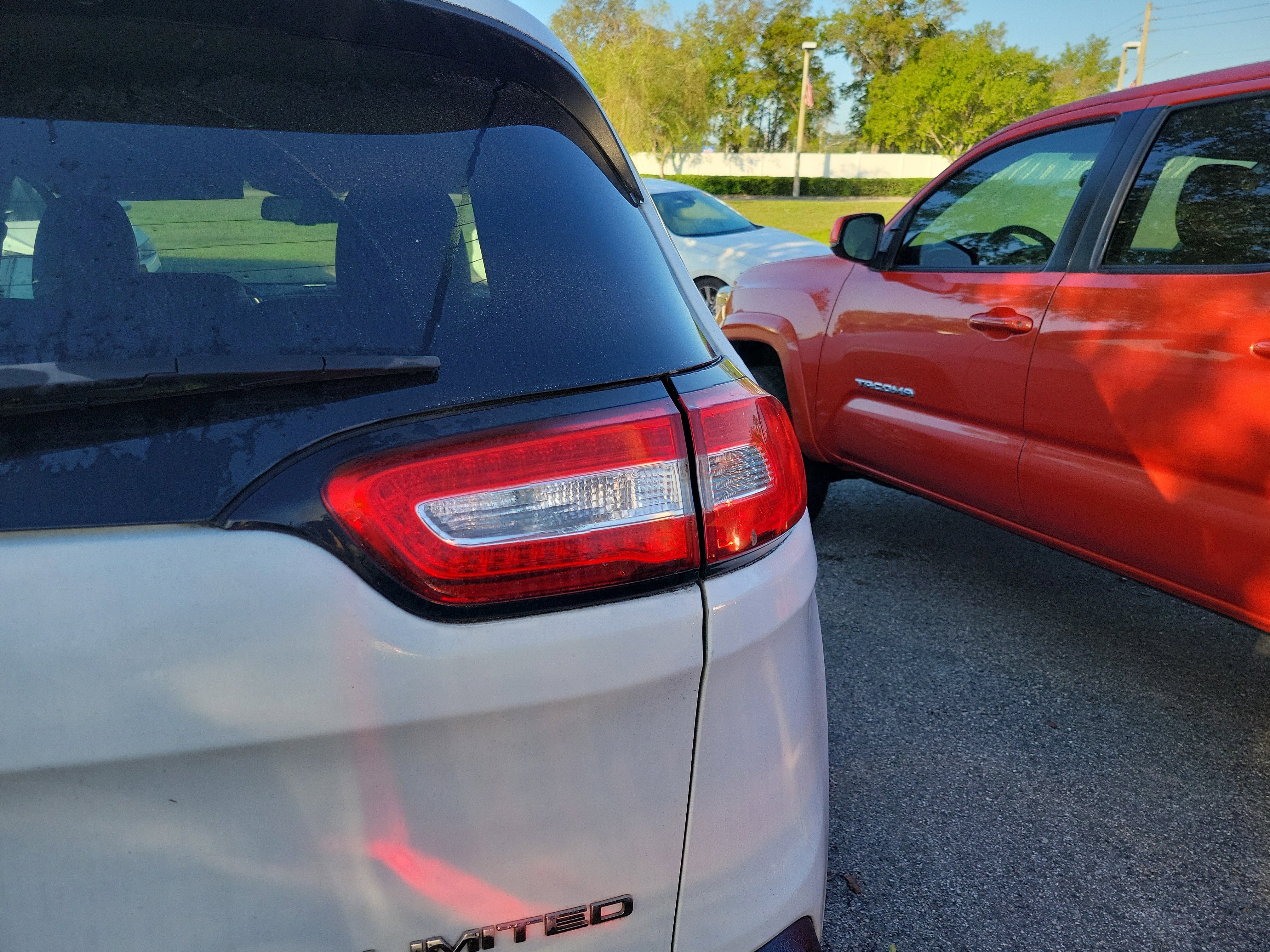 Used 2017 Jeep Cherokee Limited image 18