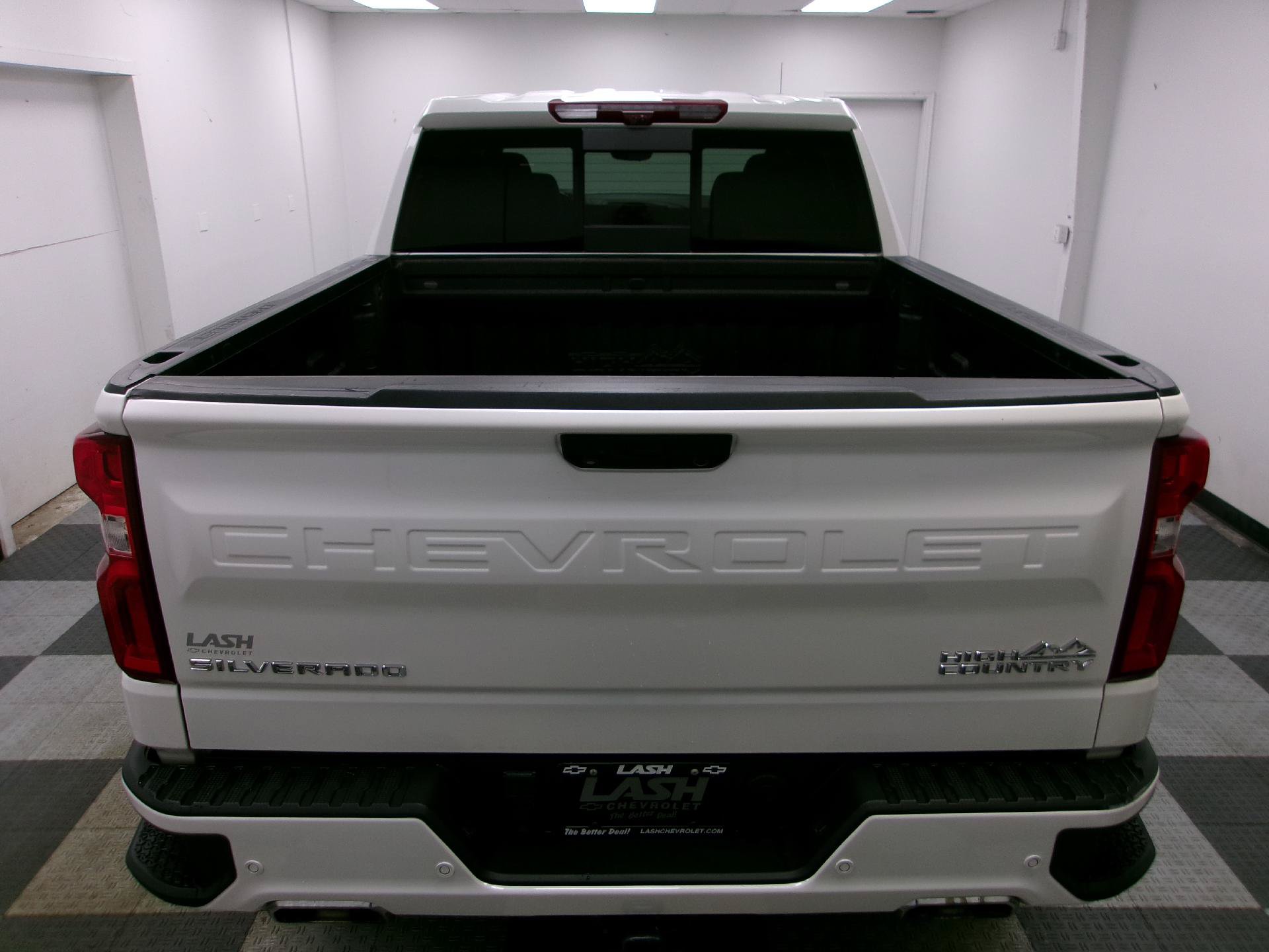Used 2024 Chevrolet Silverado 1500 High Country w/ High Country Premium Package AWD/4WD image 13