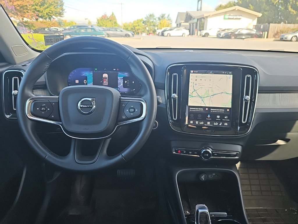 Used 2023 Volvo XC40 B5 Ultimate w/ Protection Package Premier AWD/4WD image 2