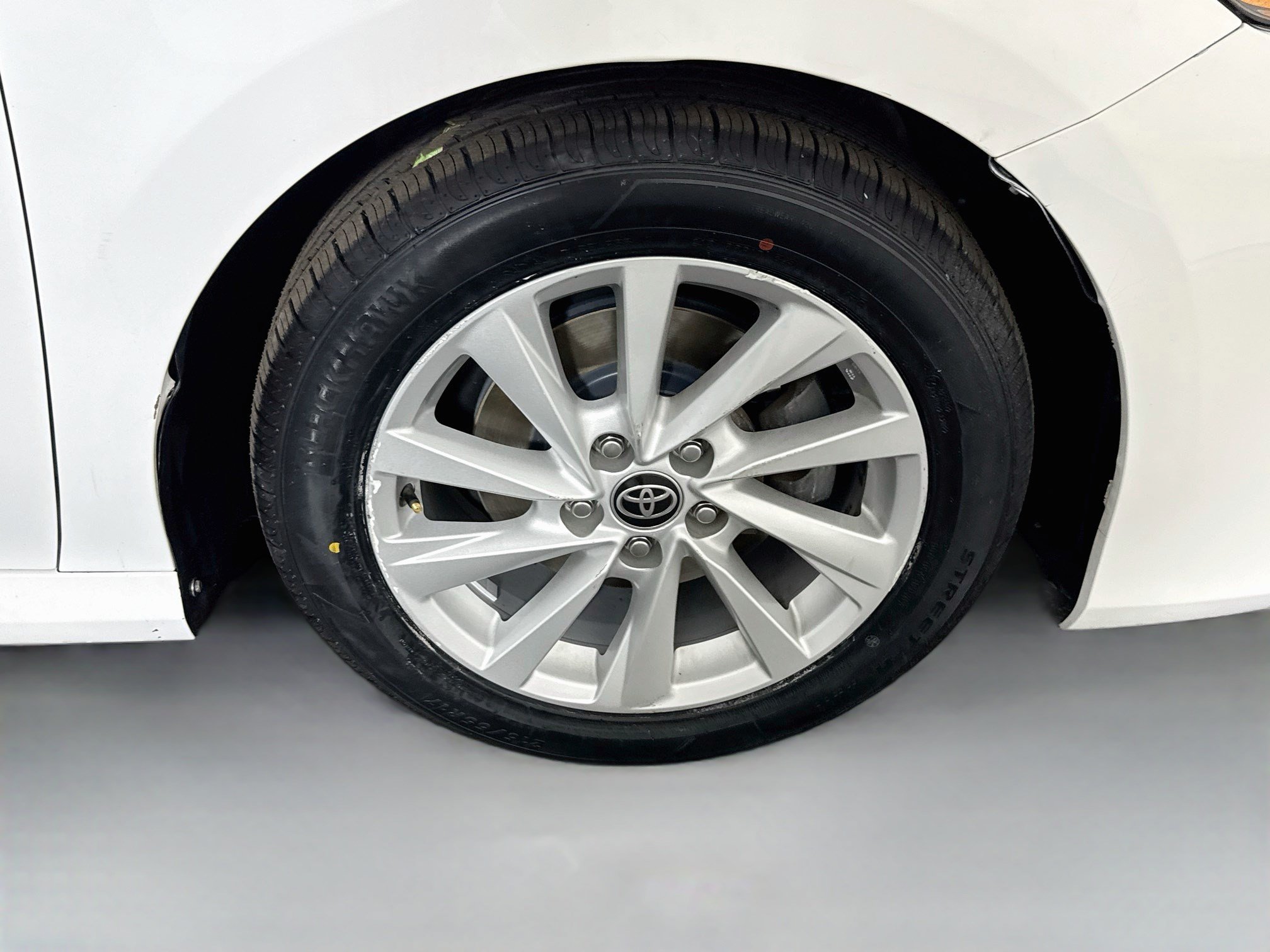 Used 2021 Toyota Camry LE FWD image 31