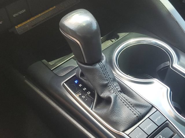 Used 2020 Toyota Camry XSE w/ Navigation Package FWD image 32