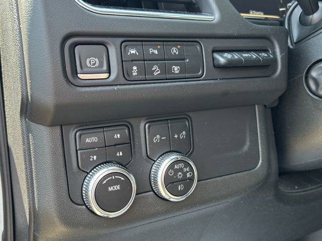 Used 2023 GMC Yukon AT4 w/ Technology Package AWD/4WD image 43