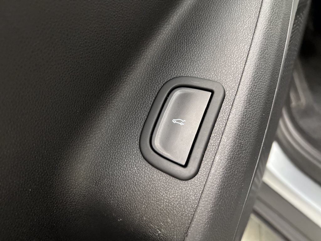 Used 2024 Chevrolet Traverse LT FWD image 16