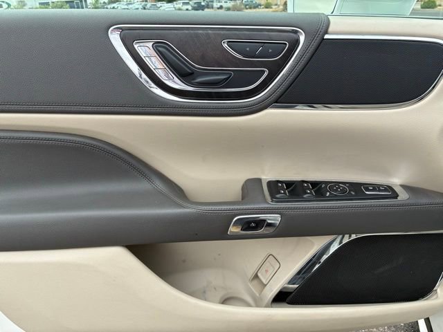 Used 2019 Lincoln Continental Select w/ Continental Climate Package FWD image 18