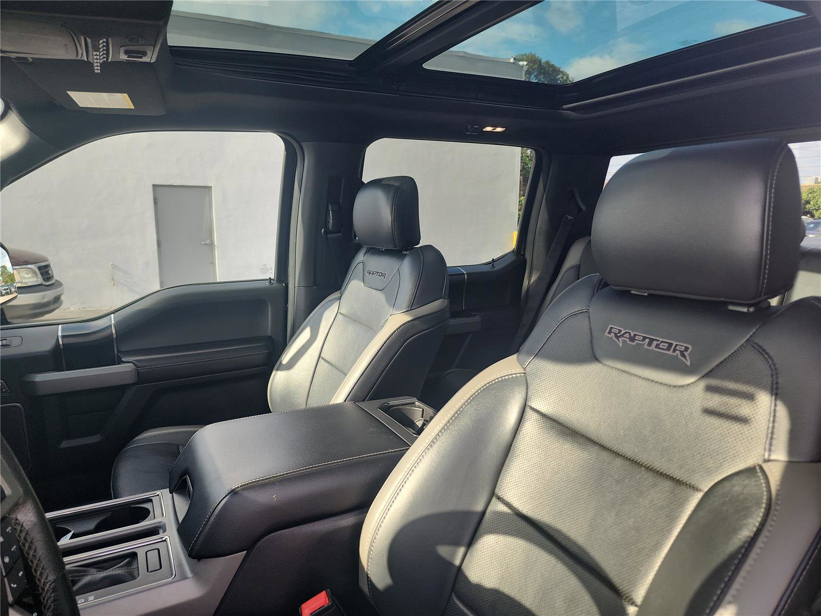 Used 2018 Ford F150 Raptor w/ Equipment Group 802A Luxury AWD/4WD image 13