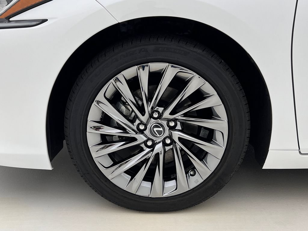 Used 2025 Lexus ES 300h w/ Luxury Package FWD image 27