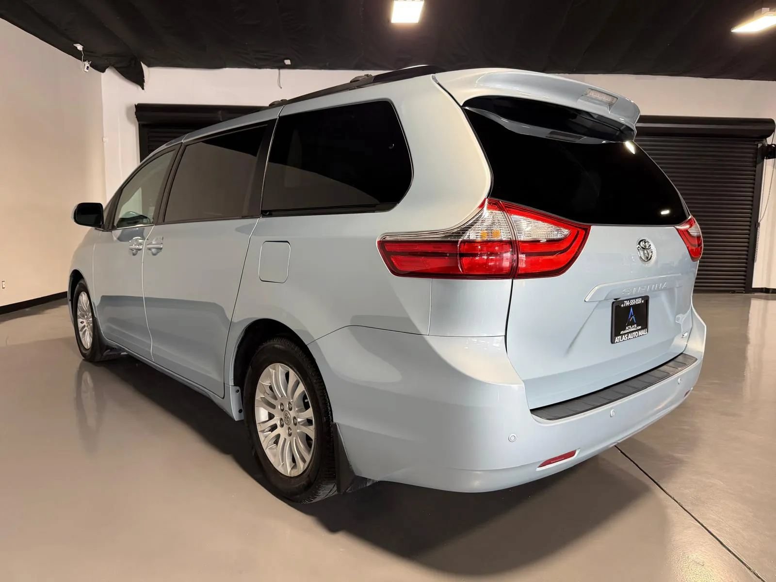 Used 2015 Toyota Sienna XLE Premium FWD image 6