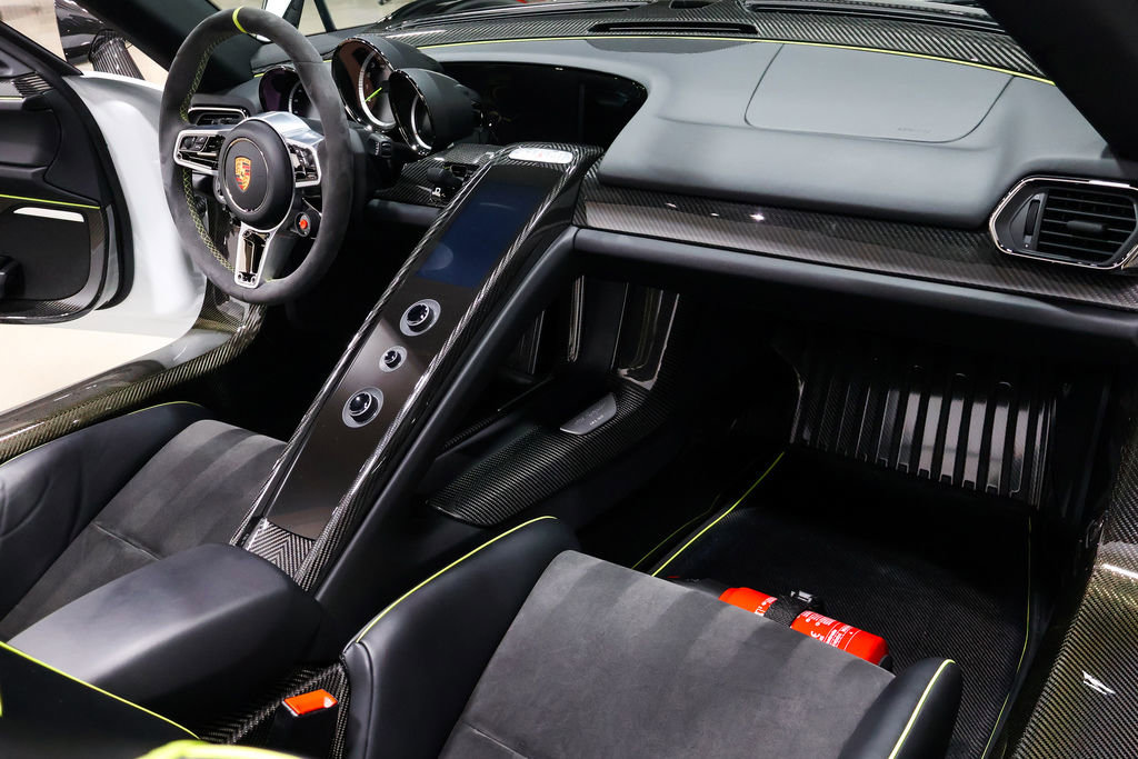 Used 2015 Porsche 918 Spyder image 54