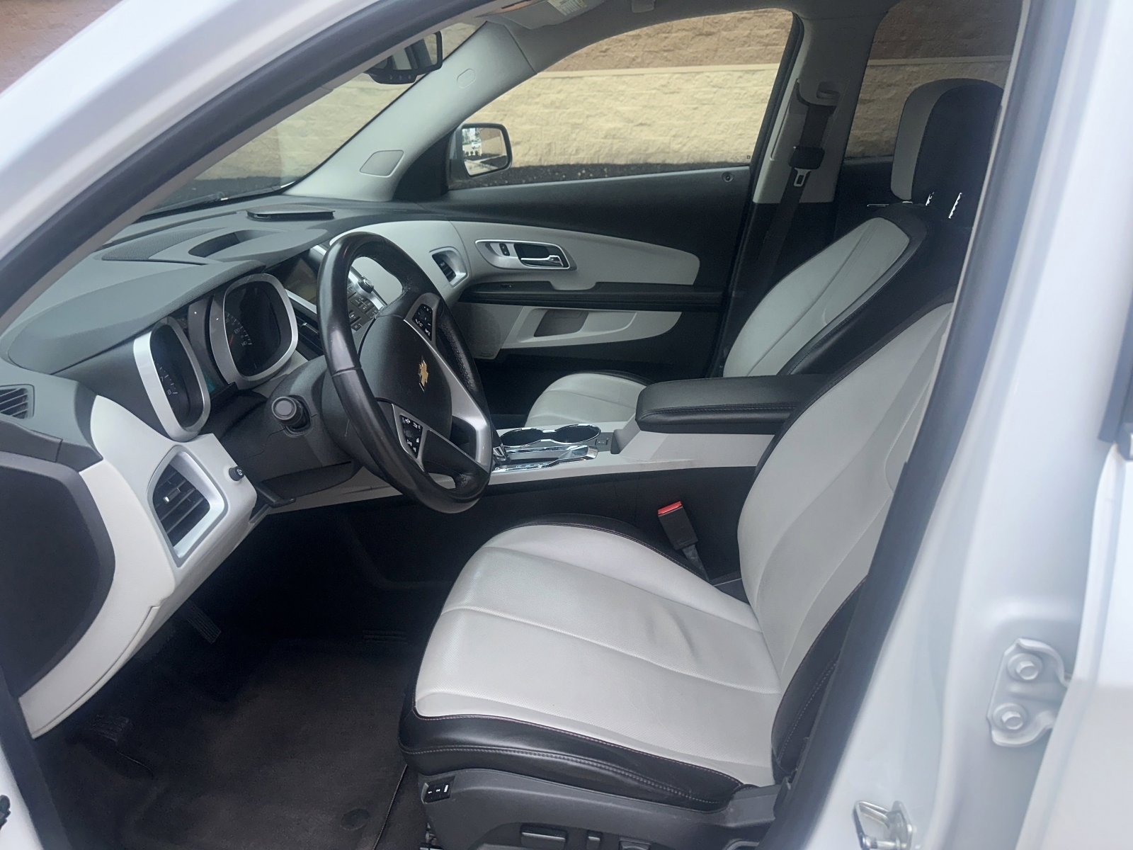 Used 2016 Chevrolet Equinox LTZ w/ Enhanced Convenience Package AWD/4WD image 6