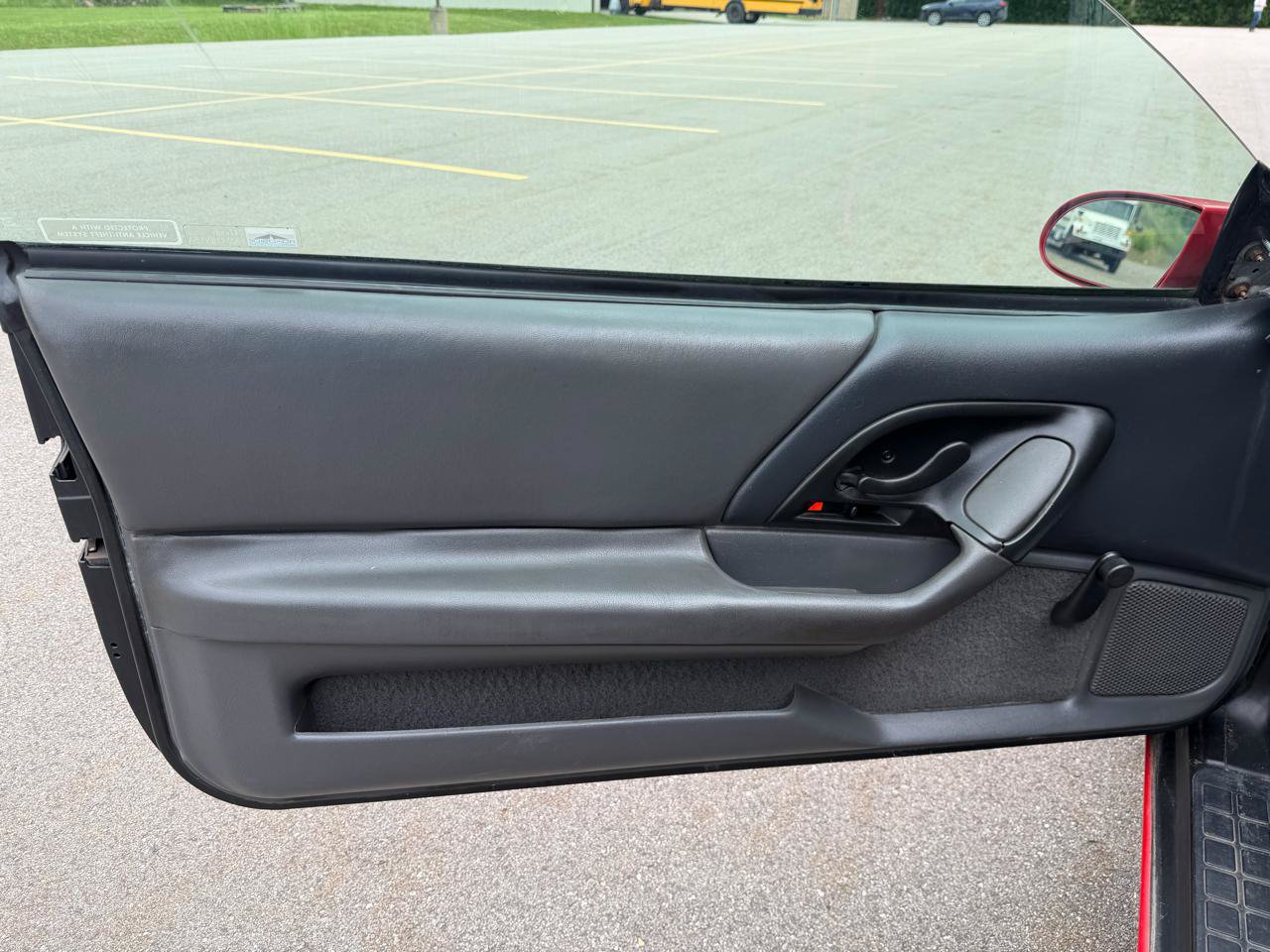 Used 1995 Chevrolet Camaro LT RWD image 21