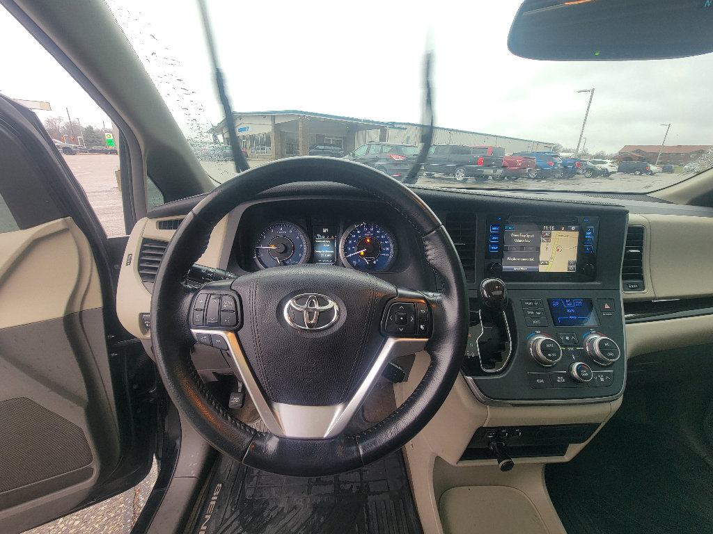 Used 2015 Toyota Sienna XLE w/ XLE Navigation Package image 12
